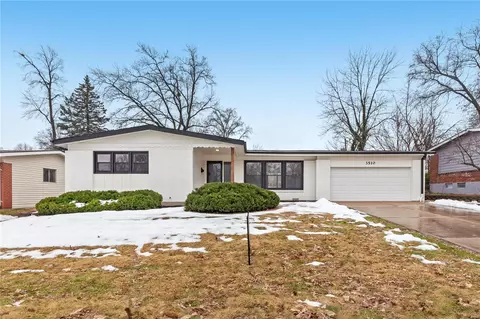 3510 Santiago Dr, Florissant, MO 63033