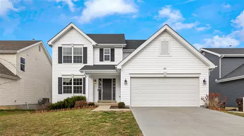 219 Quiet Bend Dr, Wentzville, MO 63385