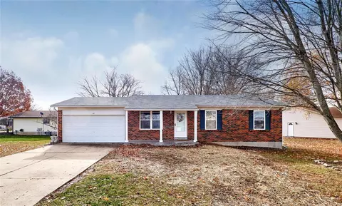 33 Sunny View Dr, Saint Peters, MO 63376