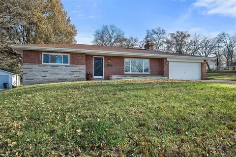 3124 Dillon Dr, Saint Louis, MO 63125