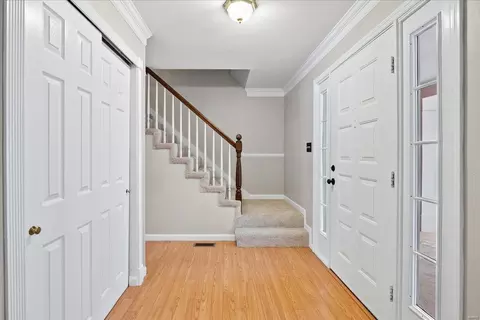 Entry Way - 718 Oak Run Ln, Ballwin, MO 63021 photo 2 of 2