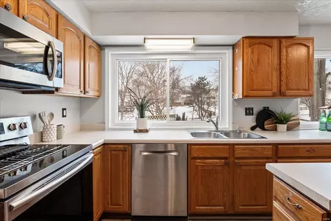 Kitchen - 718 Oak Run Ln, Ballwin, MO 63021 photo 4 of 6