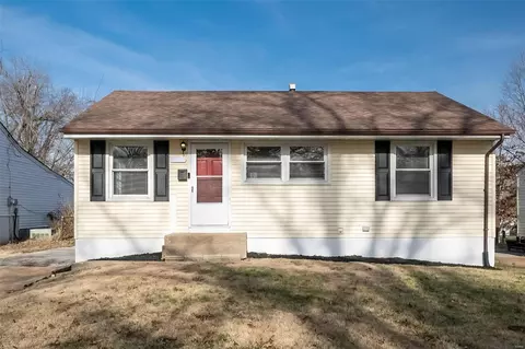 337 Lancashire Dr, Saint Louis, MO 63137