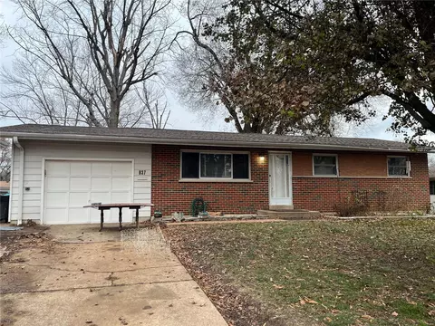 837 Riderwood Dr, Hazelwood, MO 63042