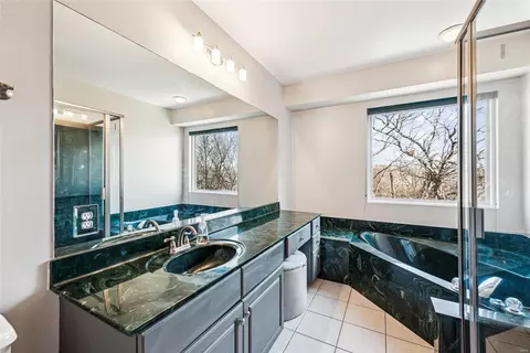 Bath - 6 Royallcrest Ct, O'fallon, MO 63368 photo 1 of 3