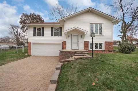 141 Burning Leaf Dr, Saint Peters, MO 63376