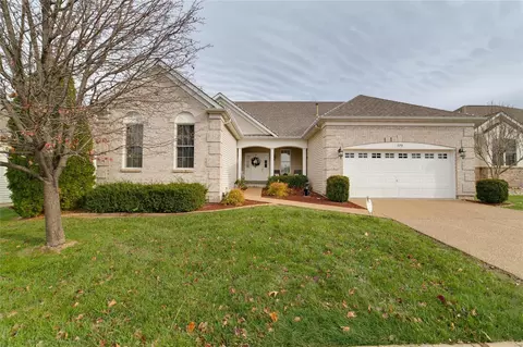 579 Owls Perch Dr, Lake Saint Louis, MO 63367