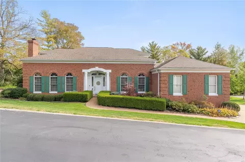 1004 Bramley Ln, Saint Louis, MO 63117