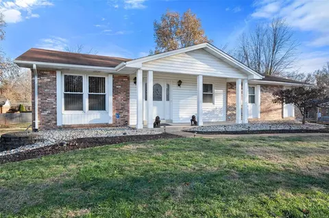 1034 Bridgeport Dr, Ellisville, MO 63011