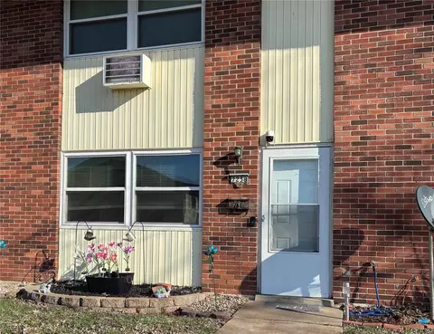 7238 Hazelcrest Dr, Hazelwood, MO 63042