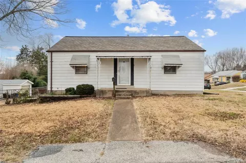 3825 Calvert Dr, Woodson Terrace, MO 63134