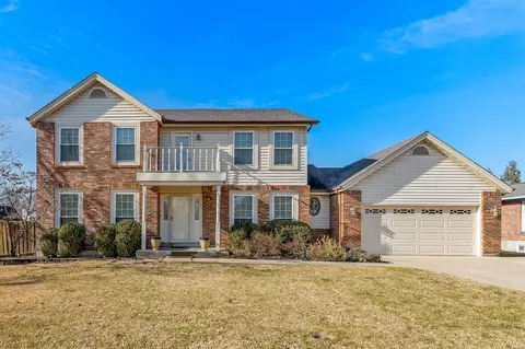 6835 Black Water Dr, Saint Louis, MO 63129