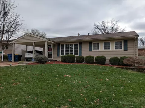 9742 Harold Dr, Saint Louis, MO 63134