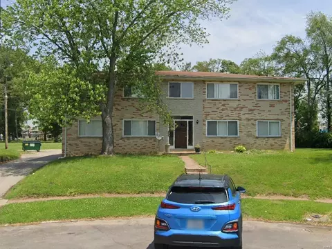 715 Thompson Dr, Florissant, MO 63031