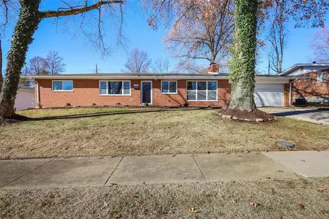 9487 Yorktown Dr, Saint Louis, MO 63137