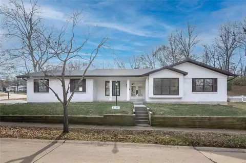 1175 Crested View Dr, Saint Louis, MO 63146
