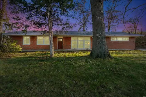 10 Bon Price Ter, Saint Louis, MO 63132