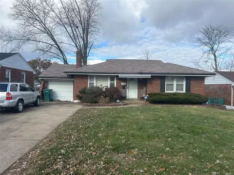 1233 Edgewater Dr, Saint Louis, MO 63137