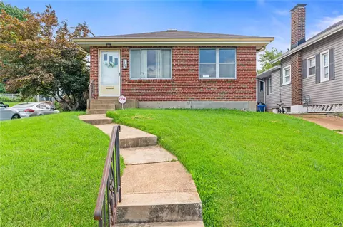 4400 Oleatha Ave, Saint Louis, MO 63116
