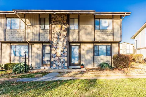 2606 Savoy Dr #2606, Lake Saint Louis, MO 63367