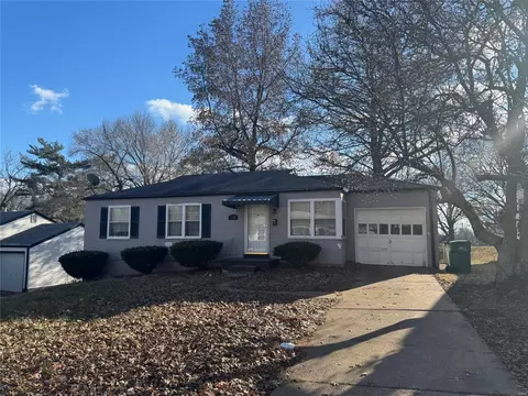 1140 Grenshaw Dr, Saint Louis, MO 63137