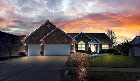 5371 Yaeger Circle Dr, Saint Louis, MO 63129