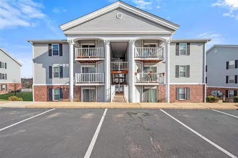 1247 Creve Coeur Crossing Ln #F, Chesterfield, MO 63017