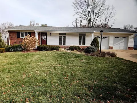 1348 Jeanne Hills Dr, Saint Louis, MO 63146
