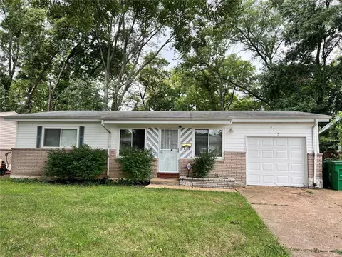 10737 Hallwood Dr, Saint Louis, MO 63136