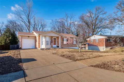1251 Marchi Dr, Saint Louis, MO 63125