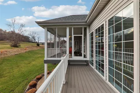 Exterior - 550 Fairway Oaks Dr, Eureka, MO 63025 photo 7 of 14