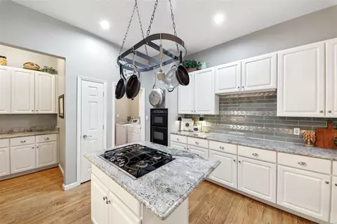 Kitchen - 550 Fairway Oaks Dr, Eureka, MO 63025 photo 5 of 6
