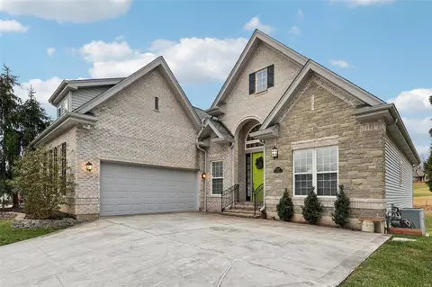 Exterior - 550 Fairway Oaks Dr, Eureka, MO 63025 photo 4 of 14