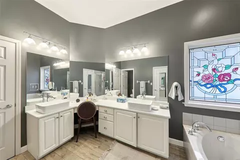 Bath - 550 Fairway Oaks Dr, Eureka, MO 63025 photo 4 of 6