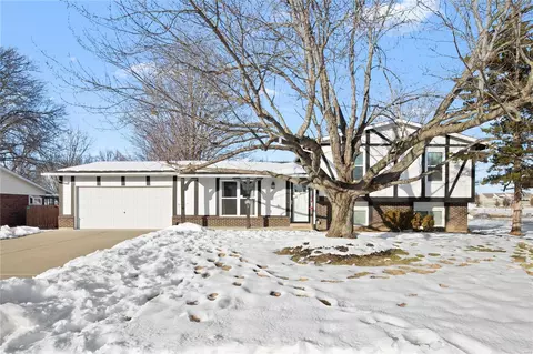 2 Blackwood Ln, Saint Peters, MO 63376
