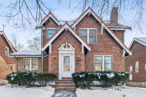 8250 Glen Echo Dr, Saint Louis, MO 63121