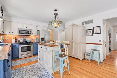 Kitchen - 1521 Apple Way Ct, Ballwin, MO 63021 photo 1 of 2