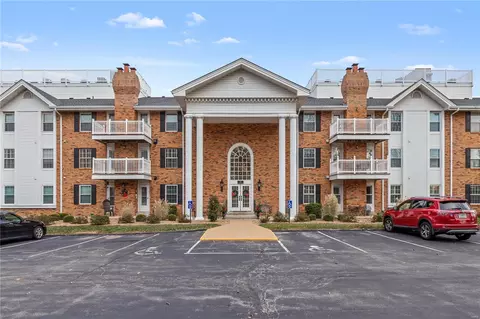 312 Clayton Crossing Dr #306, Ellisville, MO 63011