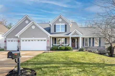 707 Autumnwood Forest Dr, Lake Saint Louis, MO 63367