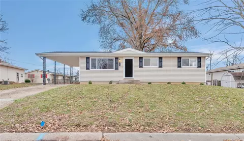 4 Saint Catherine Dr, Saint Peters, MO 63376