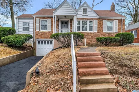 9010 Pallardy, Saint Louis, MO 63114