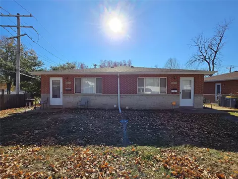 9956 Sue Ct, Saint Ann, MO 63074