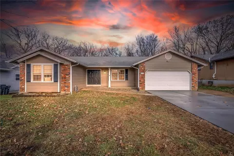 4173 Elkhart Lake Rd, Saint Charles, MO 63304