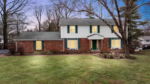 823 Carillon Ct, Saint Louis, MO 63141