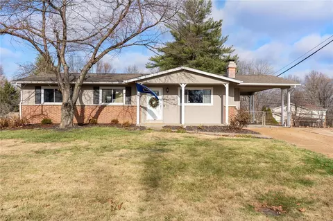 221 Windcliffe Dr, Ballwin, MO 63021