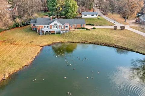 1416 Kienstra Ln, Saint Louis, MO 63135