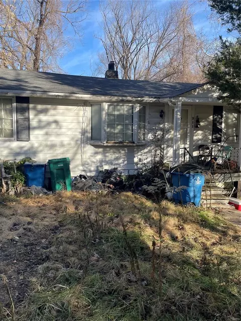 311 Chambers Rd, Saint Louis, MO 63137