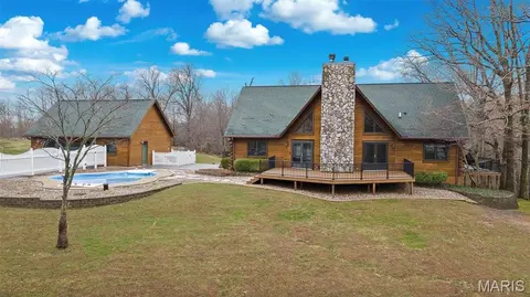 7467 Walshville Trl, Hillsboro, IL 62049