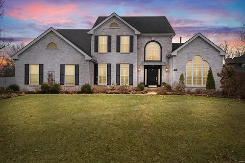57 Yorkshire Lane Ct, Saint Louis, MO 63144