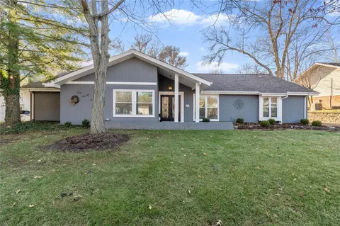 477 Hillbrook Dr, Ballwin, MO 63011